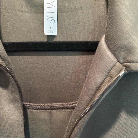 STYLUS Gray Zip-Up Top - Picture 3 of 5